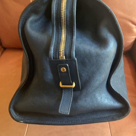 🦋Beautiful YSL Navy Blue Leather Handbag🦋 - Picture 4 of 14